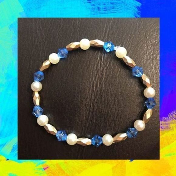 NWOT. Set of 3 Beautiful Stretchy Bracelets - Picture 3 of 5